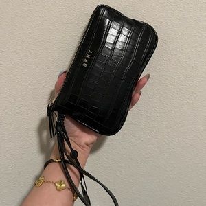 NWT DKNY CROC WRIST WALLET